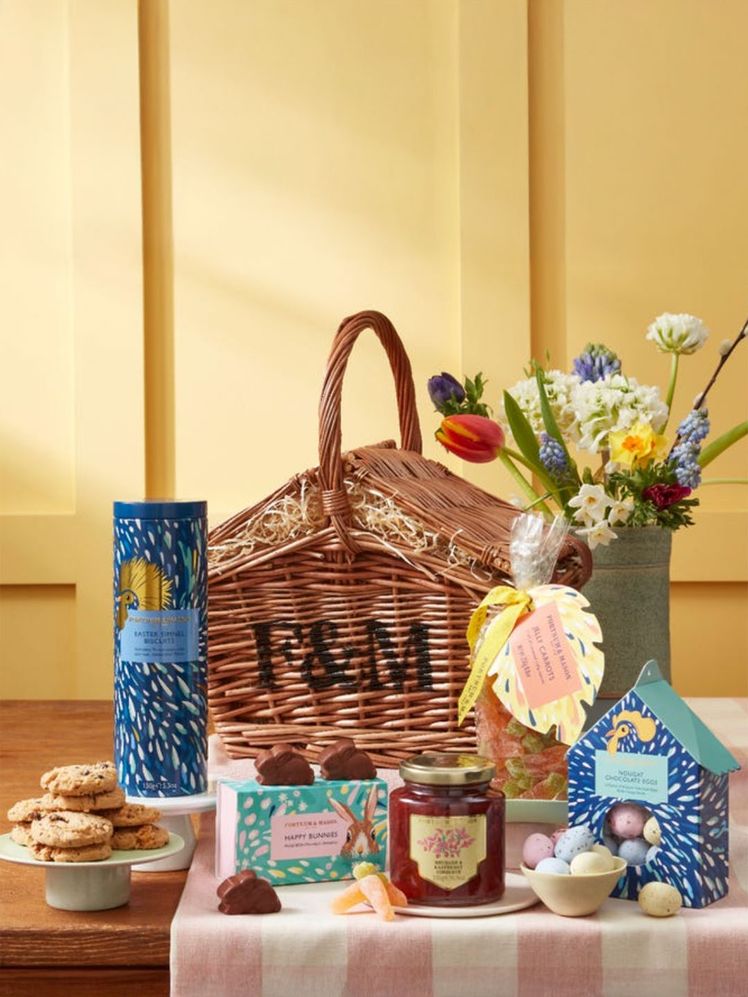 Image may contain Fun Leisure Activities Picnic and Picnic Basket