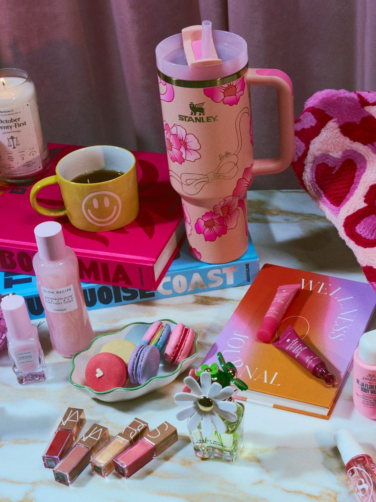 The absolute best gifts for teenage girls, from athletes to future influencers