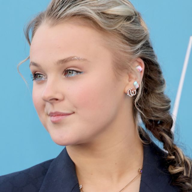 Let's all just cut JoJo Siwa some slack